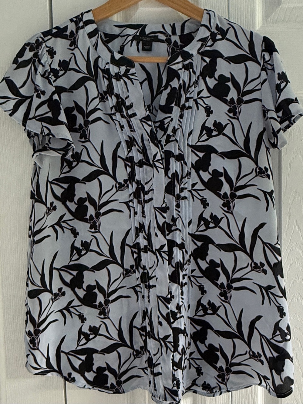 Ann Taylor Factory Blue Floral Pintuck Blouse